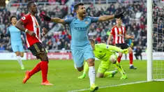 Penyerang Manchester City, Sergio Aguero melakukan selebrasi usai mencetak gol ke gawang Sunderland pada lanjutan Liga Premier Inggris di Stadion Light, Sunderland, (5/3). City menang atas Sunderland dengan skor 2-0. (Owen Humphreys/PA via AP)