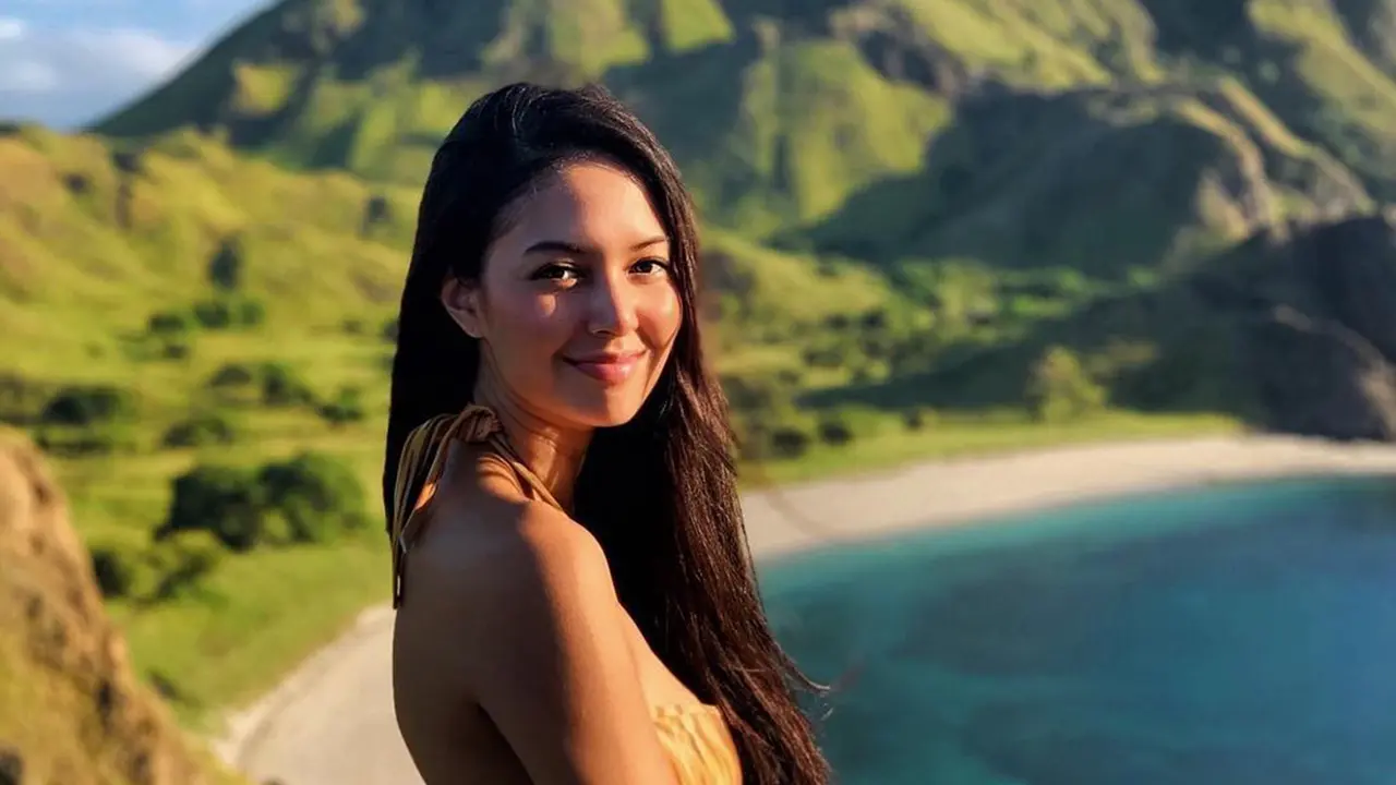 Aurelie Moeremans liburan di NTT