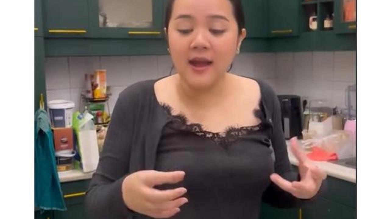 6 Potret Dapur dan Meja Makan di Rumah Aaliyah Massaid saat Bukber Geng Artis