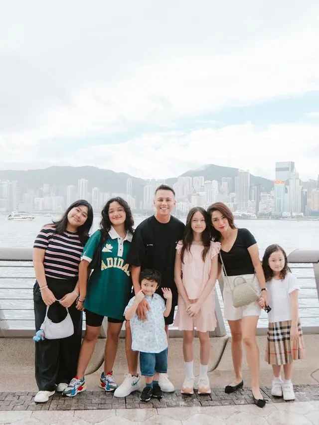 Andhika Pratama dan keluarga berlibur (Instagram/ussypratama)