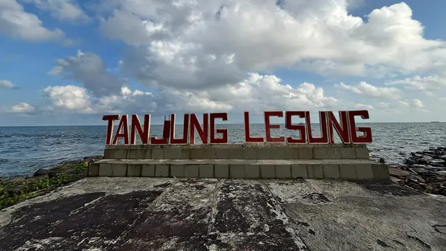 Salah satu sudut yang menjadi lokasi menyaksikan sunset dan sunrise di Tanjung Lesung. (Liputan6.com/Luqman Rimadi)