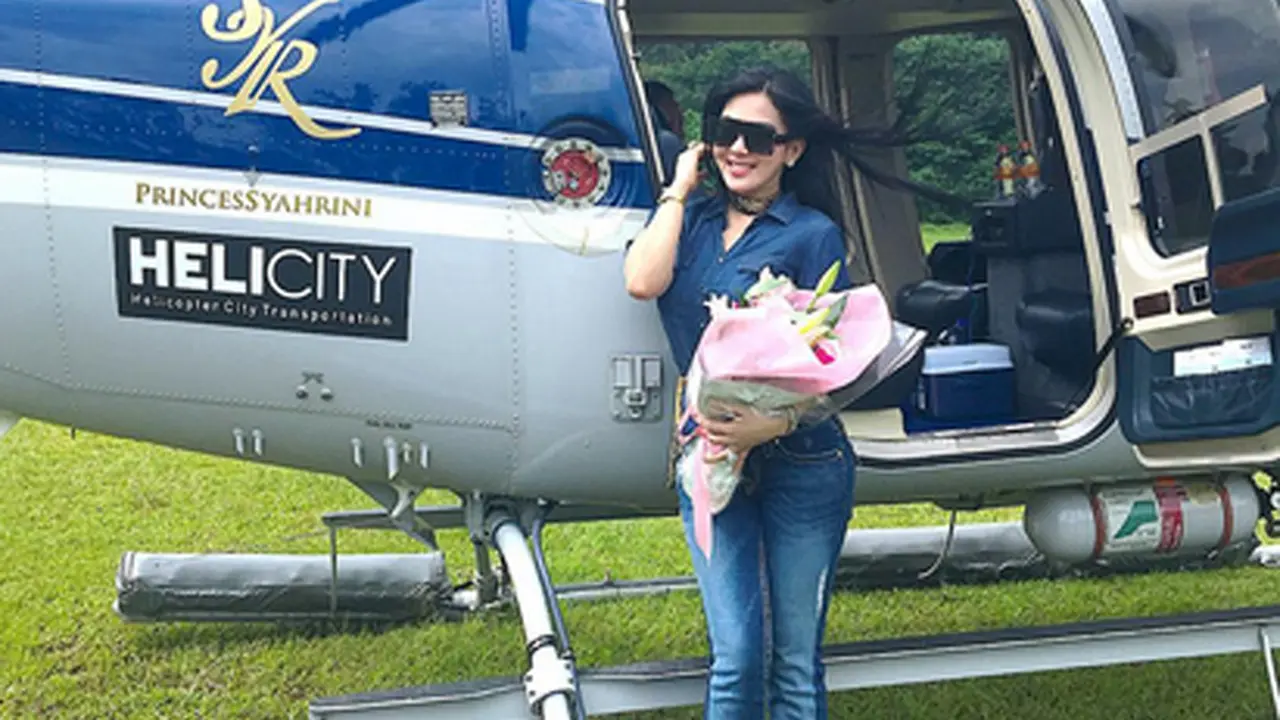 [Bintang] Syahrini Helikopter