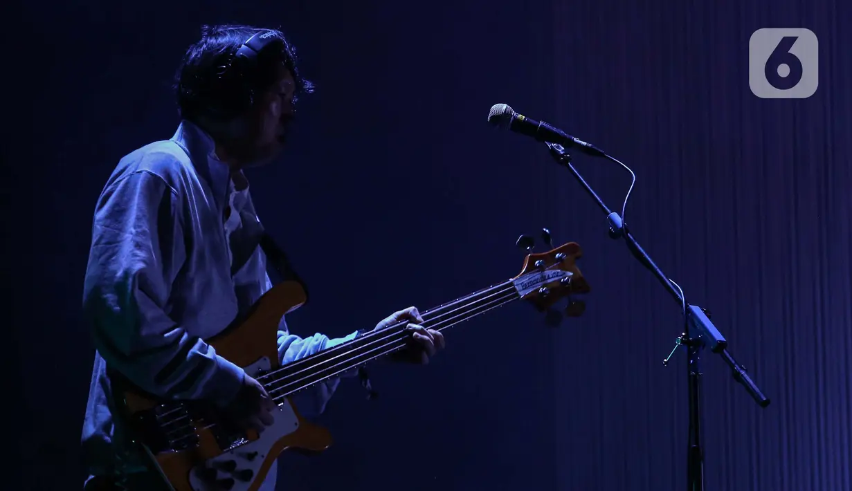 Personel grup band Efek Rumah Kaca menyatakan rasa bangganya bisa perform di Joyland Festival Jakarta 2024. (Liputan6.com/Angga Yuniar)