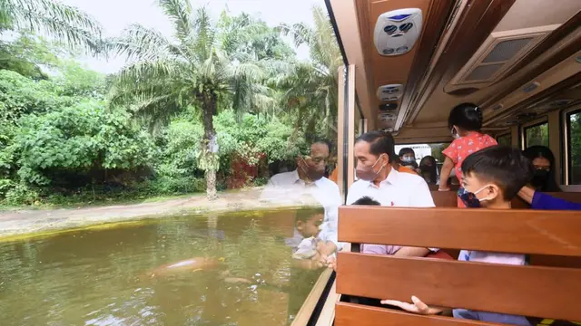 Presiden Jokowi Ajak Cucu Wisata Satwa di Bali