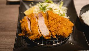 Ilustrasi Ayam Katsu Renyah di Luar Lembut di Dalam/Photo by GRANT LEE on Unsplash