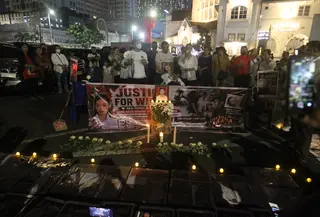 Keluarga bersama massa menuntut agar penanganan perkara kematian Winda ditarik dari Polrestabes Medan ke Polda Sumut agar diusut secara transparan dan objektif. (Liputan6.com/Reza Efendi)