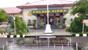 Warga melaporkan aksi bejak pria MA ke Polres Sikka. (Liputan6.com/ Ola Keda)