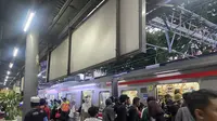 Menuju Malam Pergantian Tahun, KRL Jurusan Jakarta Kota Padat