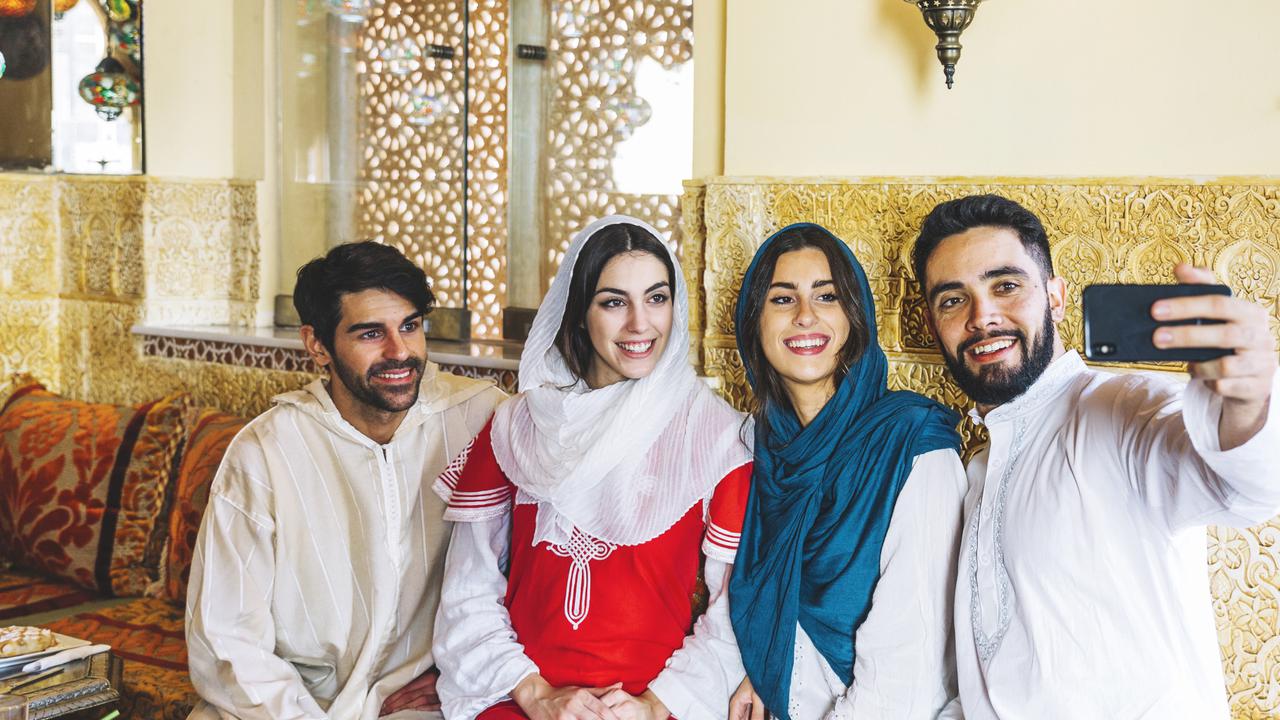 Rekomendasi Gaya Foto Keluarga Lebaran yang Unik dan Keren, Bukan Itu-itu Saja