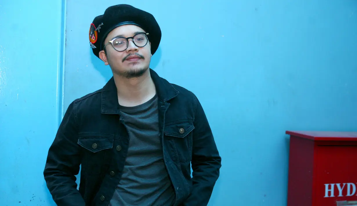 Aktor yang pernah berperan di film Petualangan Sherina ini mengatakan bahwa hidupnya sekarang menjadi lebih teratur dan rapi lantaran mengikuti kebiasaan sang istri. (Nurwahyunan/Bintang.com)