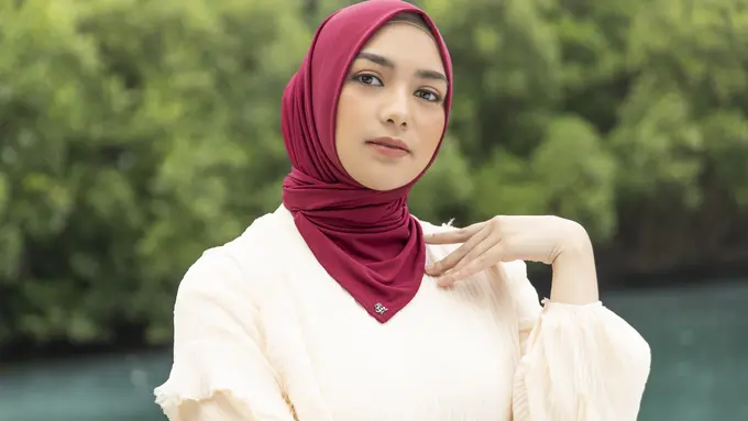 Citra Kirana kenakan kerudung Instan dari brand lokal