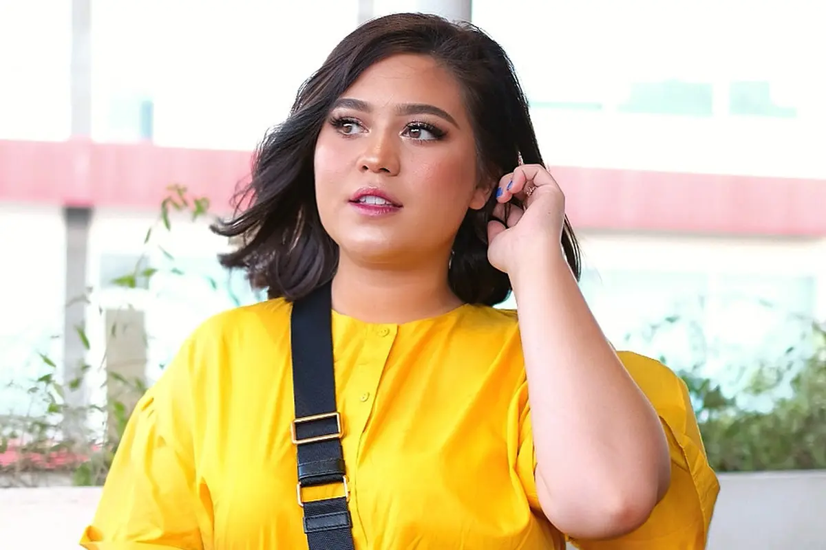 [Bintang] Tampil Glowing, Ikuti Dandanan Sarah Ayu yang Flawless Saat Kenakan Hijab