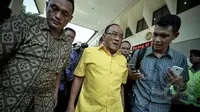 Ketua DPP Partai Golkar Munas Bali, Aburizal Bakrie saat menghadiri sidang sengketa pengurusan Partai Golongan Karya (Golkar) di Pengadilan Negeri Jakarta Utara, Selasa (31/3/2015). (Liputan6.com/Faizal Fanani)