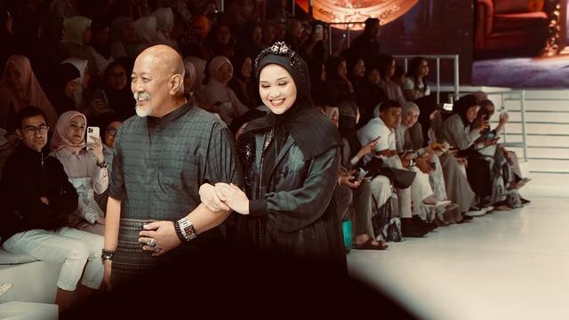 Potret Indro Warkop Jadi Model Catwalk (Sumber: Instagram/indrowarkop_asali)