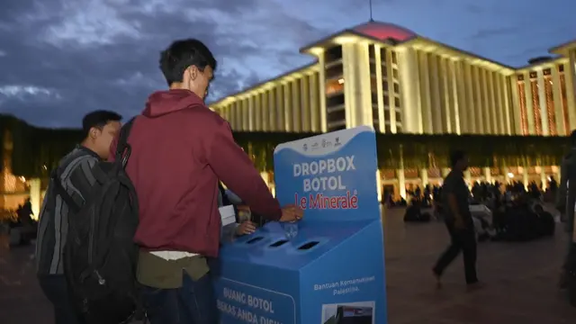 Dropbox Botol Le Minerale.