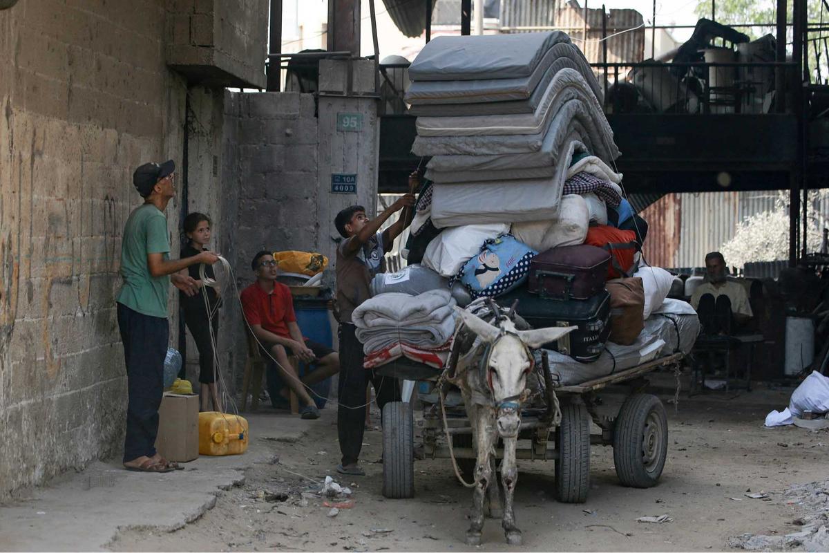 FOTO: Warga Gaza Mengungsi, Israel Ancam Hancurkan Kota Jika Hamas Tak Menyerah