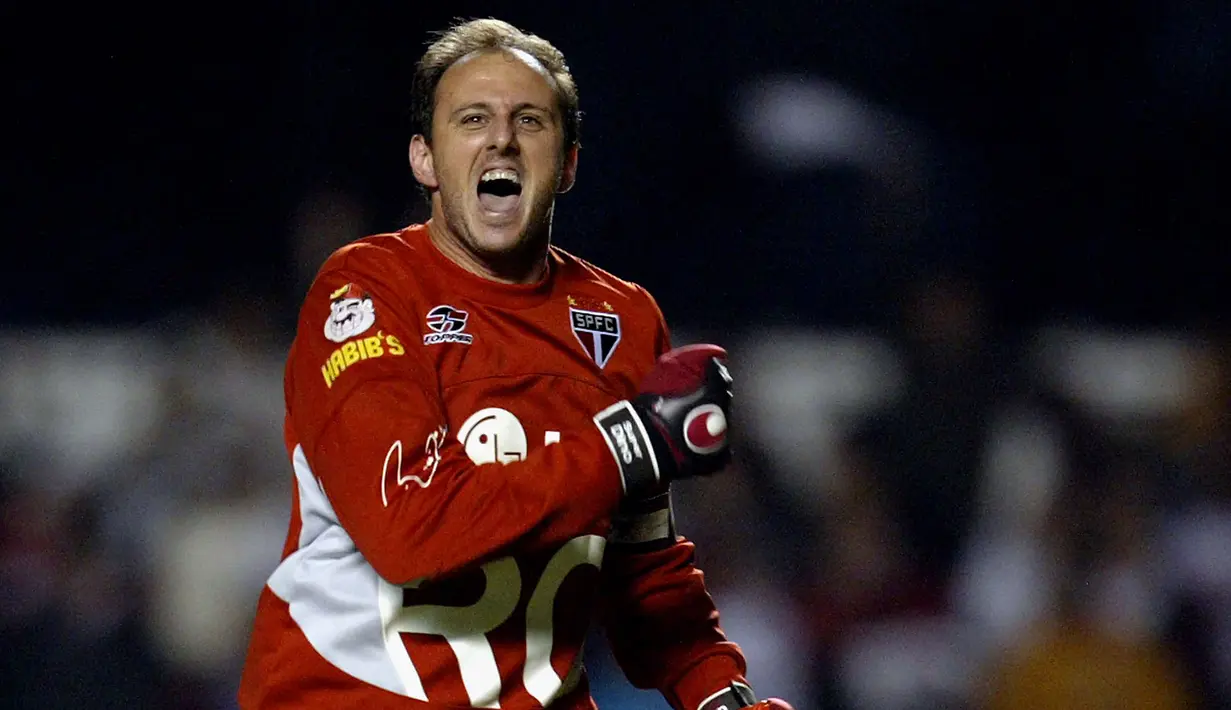 1. Rogerio Ceni (131 Gol) - Ceni menjadi satu-satunya kiper yang bisa mencetak gol paling banyak sampai saat ini. Ceni telah mencetak 131 gol selama berkarier, tercatat 61 gol dari tendangan bebas dan 70 gol dari penalti. (AFP/Mauricio lima)
