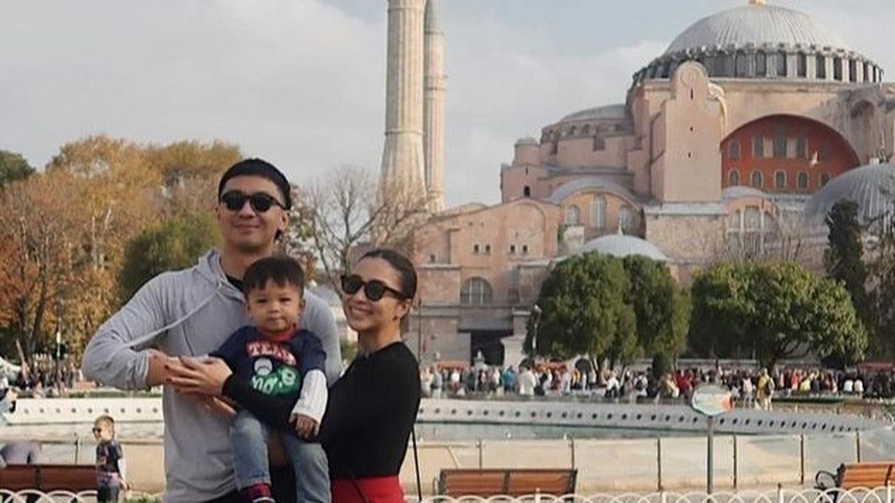 7 Potret Nikita Willy dan Indra Priawan Liburan ke Turki, Baby Issa Bahagia Main Air