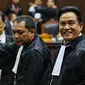 Ketua Tim Hukum Jokowi-Ma'ruf Amin, Yusril Ihza Mahendra (kanan) menghadiri sidang perdana sengketa Pilpres 2019 di Mahkamah Konstitusi (MK), Jumat (14/6/2019). Sidang itu memiliki agenda pembacaan materi gugatan dari pemohon, yaitu paslon 02 Prabowo Subianto-Sandiaga Uno. (Lputan6.com/Johan Tallo)
