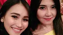 Yang terbaru, kedua penggemar penyanyi tersebut terlihat saling hujat di kolom komentar Milik Via Vallen yang baru saja mendapatkan tiga piala dari  ajang Anugerah Dangdut Indonesia 2017. (Instagram/ayutingting92)