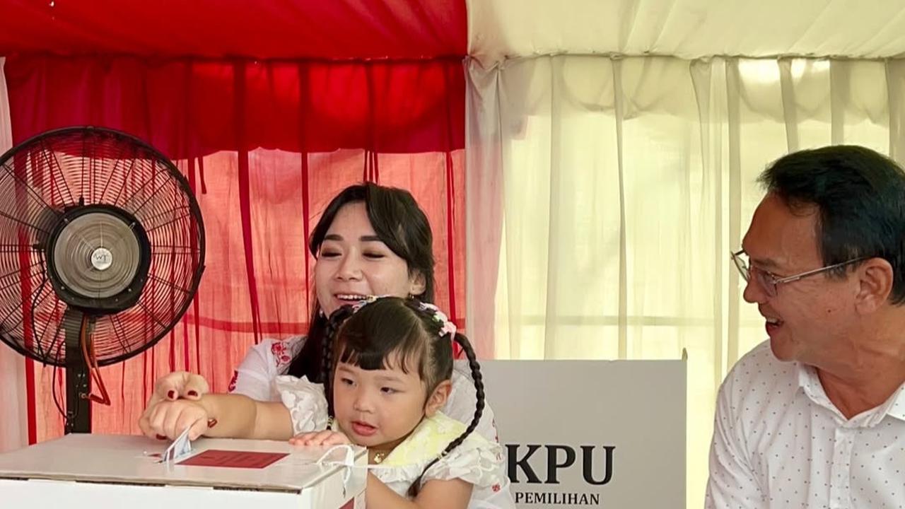 Momen Ahok & Keluarga Nyoblos saat Pilkada Serentak