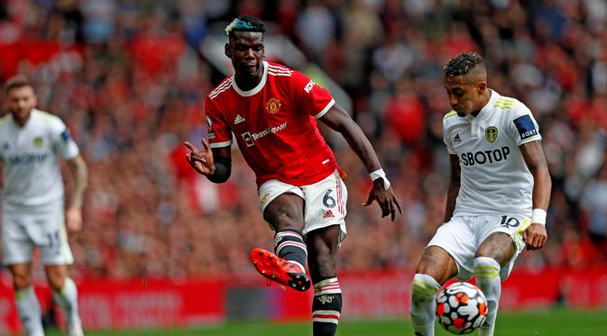 Paul Pogba. Aksi 4 assistnya terjadi dalam pekan pembuka Liga Inggris 2021/2022 antara Manchester United kontra Leeds United yang akhirnya membawa kemenangan telak Setan Merah 5-1. Penampilan gemilangnya memberi sinyal positif atas rumor kepergiannya dari Old Trafford. (Foto: AFP/Adrian Dennis)