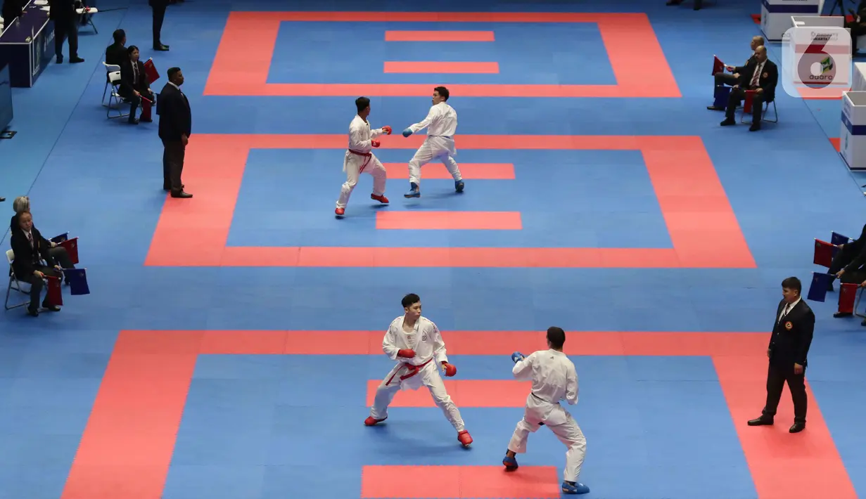 Atlet Karate dari berbagai negara bertanding di Kejuaraan Karate Internasional WKF Series A 2022 di Istora Gelora Bung Karno, Jakarta, Jumat (18/11/2022). Indonesia mengirimkan 168 atlet dari klub yang berasal dari judo/klub, Pengprov FORKI, serta team nasional sebanyak 17 atlet. (Liputan6.com/Helmi Fithriansyah)