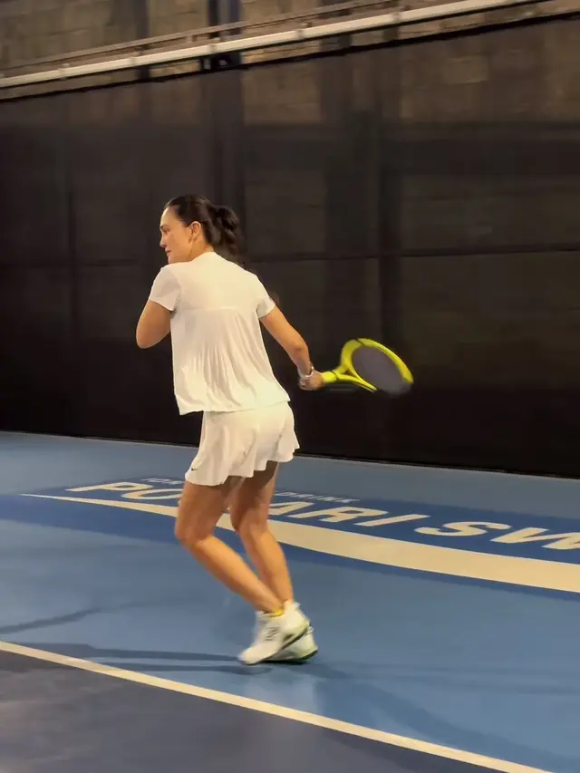 Luna Maya Main Tenis Saat Puasa