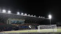 Suasana di Stadion Binan, Filipina, menjelang laga Timnas Indonesia U-22 versus Brunei Darussalam, Selasa (3/12/2019). (Bola.com/Zulfirdaus Harahap)