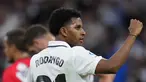Penyerang Real Madrid Rodrygo berselebrasi setelah laga pekan ke-36 Liga Spanyol 2022/2023 melawan Rayo Vallecano di Santiago Bernabeu, Kamis dini hari WIB (25/5/2023). (AP Photo/Manu Fernandez)