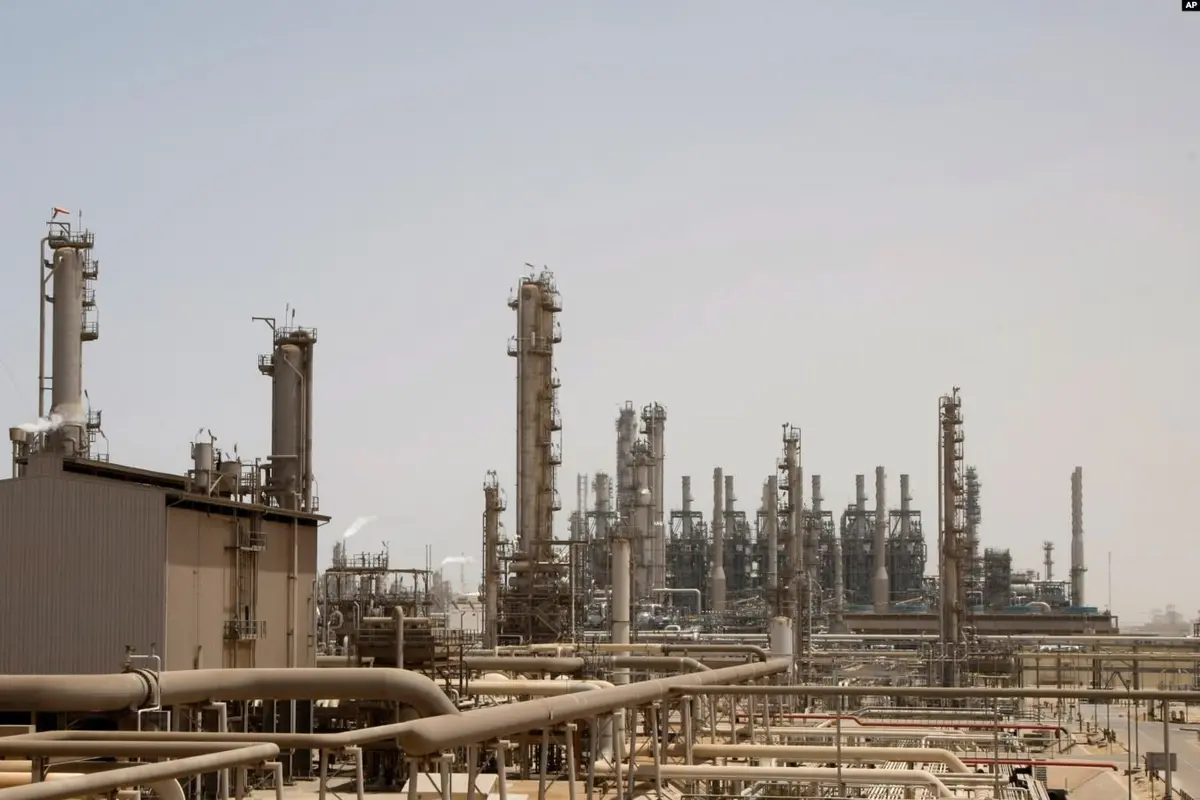 Fasilitas minyak di Jubeil, sekitar 600 kilometer dari Riyadh, Arab Saudi, 3 Mei 2009. (Foto: AP)