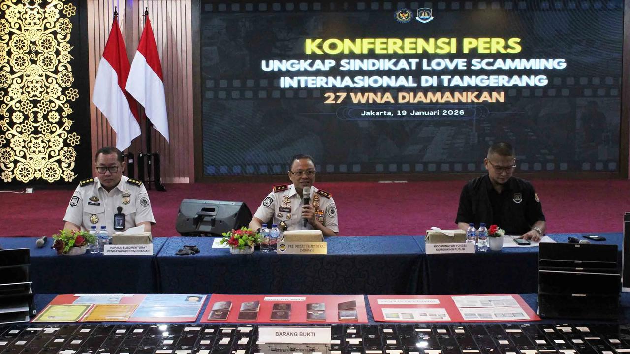FOTO: Imigrasi Bongkar Sindikat Love Scamming Internasional Berbasis AI di Tangerang