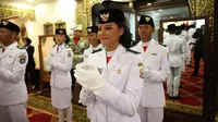 Profil Aliah Sakira: Putri Sulawesi Selatan Pembawa Baki di Upacara Penurunan Bendera Istana Negara