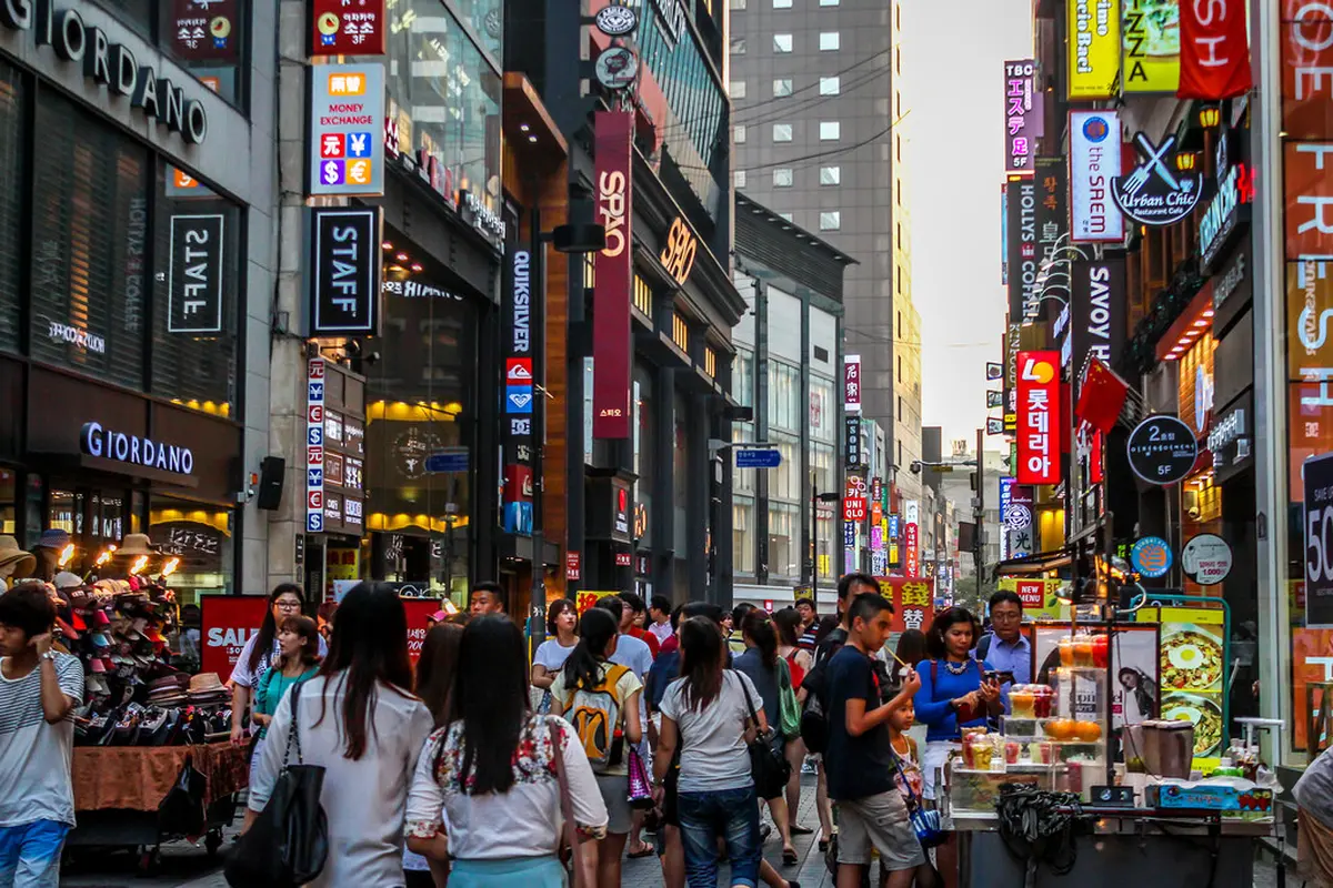 Jelajahi Gerai Kosmetik Terunik di Myeongdong Korea