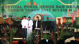 Gubernur DKI Jakarta Djarot Saiful Hidayat bersama Kapolda Metro Jaya, Irjen Pol M. Iriawan dan Pangdam Jaya Mayjen Jaswandi memberikan sambutan pada Festival Pukul Beduk dan Gema Takbir 2017, di Balai Kota DKI, Sabtu (24/6). (Liputan6.com/Angga Yuniar)