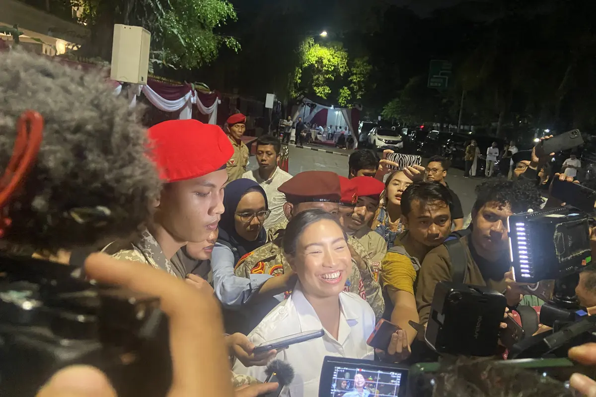 Wakil Ketua Umum (Waketum) Partai Gerindra Rahayu Saraswati Djojohadikusumo saat ditemui wartawan di kediaman bacapres Gerindra Prabowo Subianto.