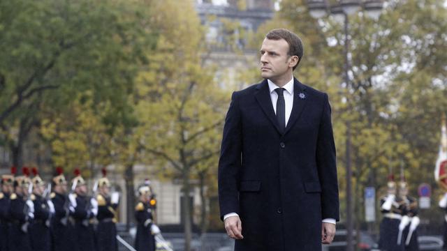 Presiden Prancis Emmanuel Macron memimpin peringatan 100 tahun berakhirnya gencatan senjata Perang Dunia I di Paris, 11 November 2018. (AP/Thibault Camus)