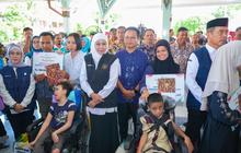 Gubernur Khofifah Salurkan Bantuan Sosial Rp17,49 Miliar di Madiun untuk Perkuat Bantalan Ekonomi