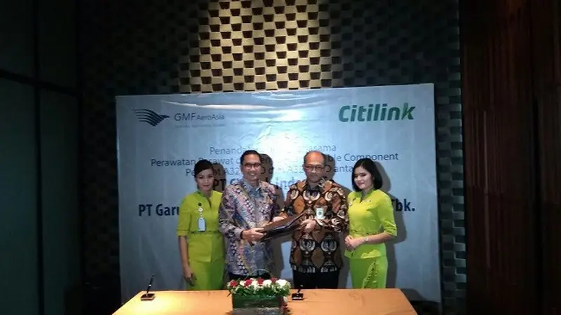 Direktur Utama GMF Iwan Joeniarto dan Direktur Utama Citilink, Juliandra Nurtjahjo (Dok Foto: Merdeka.com/Dwi Aditya Putra)