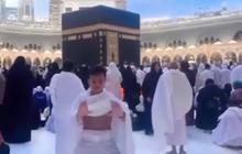 Berpakaian Ihram, Pria Ini Pamer Jurus Silat Depan Ka'bah, ‘Jackie Chan Angkat Tangan’