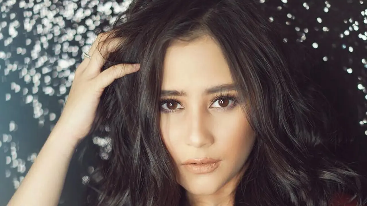 [Bintang] Ditaksir Maxime, Intip 5 Pesona Prilly Latuconsina yang Bikin Iri