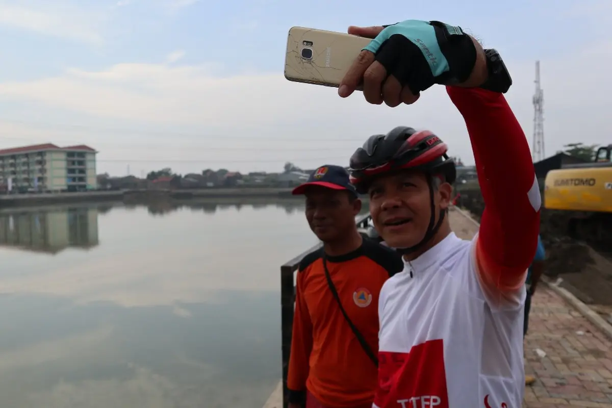 Calon Gubernur Jawa Tengah, Ganjar Pranowo, berselfie di KBT Semarang (Dok. Tim Ganjar)
