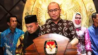 Ketua Komisi Pemilihan Umum (KPU) Republik Indonesia (RI), Hasyim Asy'ari memberikan keterangan terkait putusan Dewan Kehormatan Penyelenggara Pemilu (DKPP) di Gedung KPU, Jakarta, Rabu (3/7/2024). (Liputan6.com/Angga Yuniar)