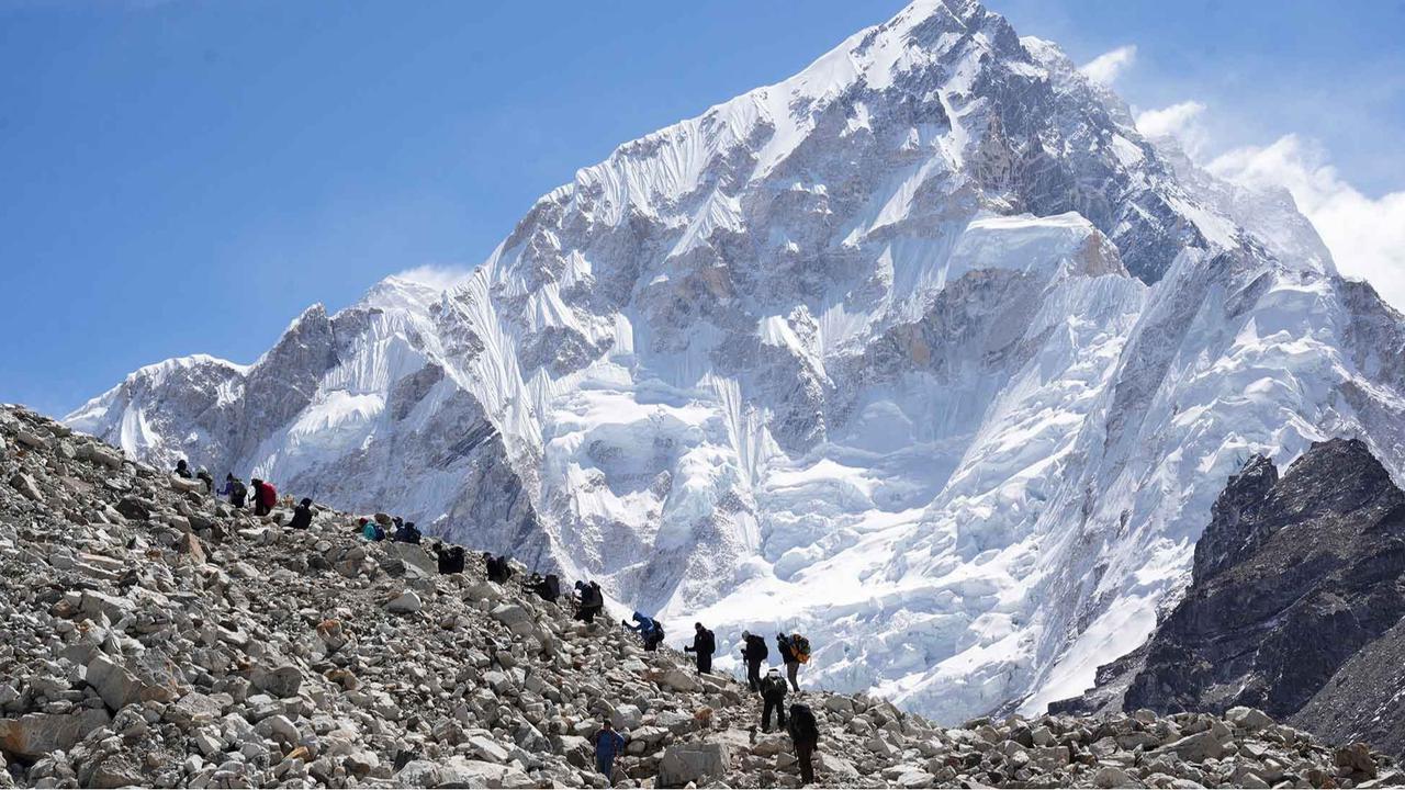 FOTO: Keindahan Alam Himalaya Menuju Basecamp Gunung Everest