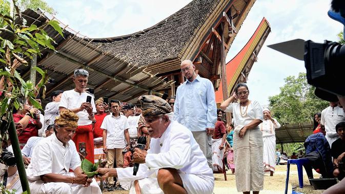 Pandji Pragiwaksono Jalani Peradilan Adat Toraja: Minta Maaf dan Disanksi 1 Ekor Babi Serta 5 Ayam