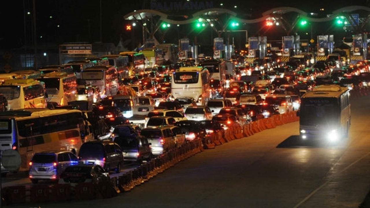 Gerbang Tol Palimanan macet hingga 10 km