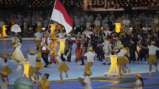 Defile kontingen Indonesia saat pembukaan Asian Games 2023 Hangzhou