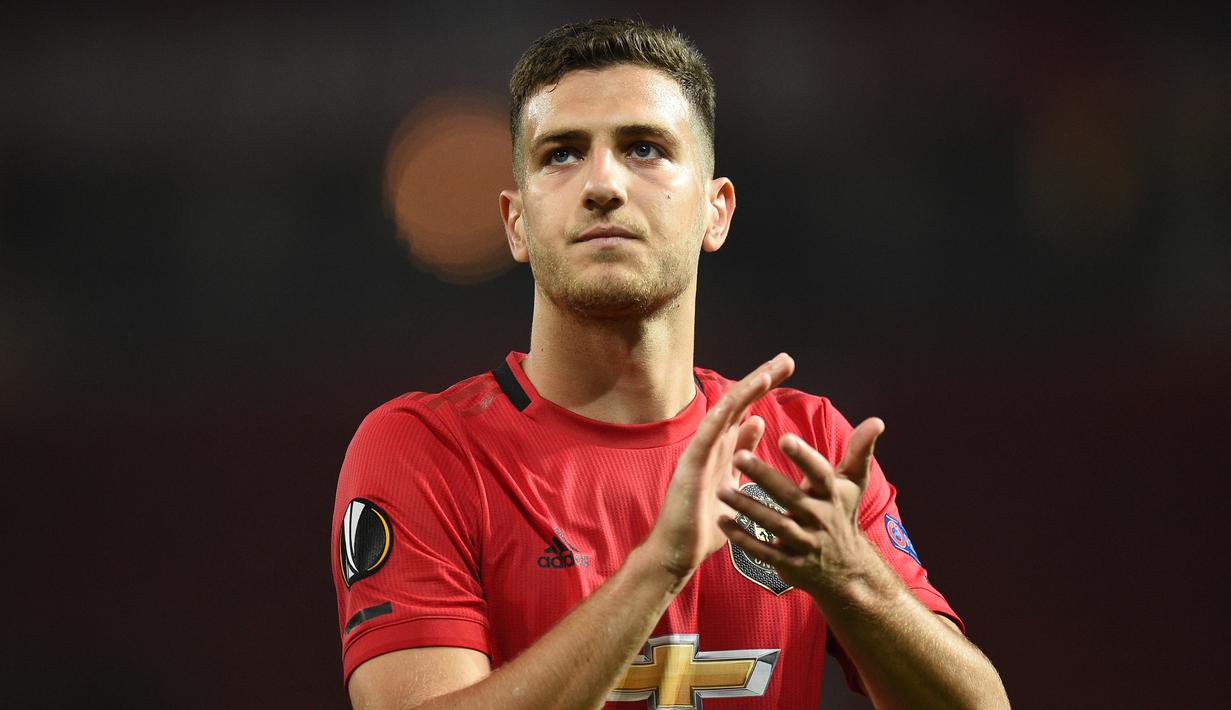 5. Diogo Dalot - Manchester United mendatangkan Diogo Dalot pada 2017 dan masih bermain hingga saat ini. Bek asal Portugal ini telah mencatatkan 29 pertandingan dan mencetak satu gol. (AFP/Oli Scarff)