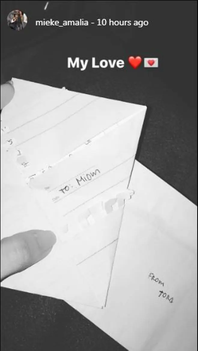 Mieke Amalia senang mendapat balasan surat dari sang suami, Tora Sudiro (Foto: Instagram)