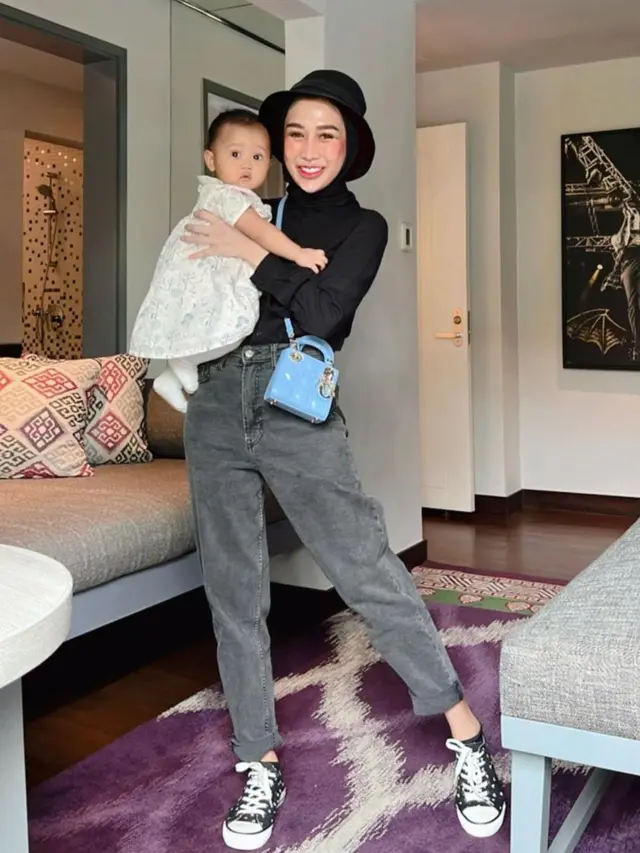 Dokter Reza Gladys yang selalu langsing dan singset meski sudah beranak empat (https://www.instagram.com/p/CYLIxqqPLDj/)
